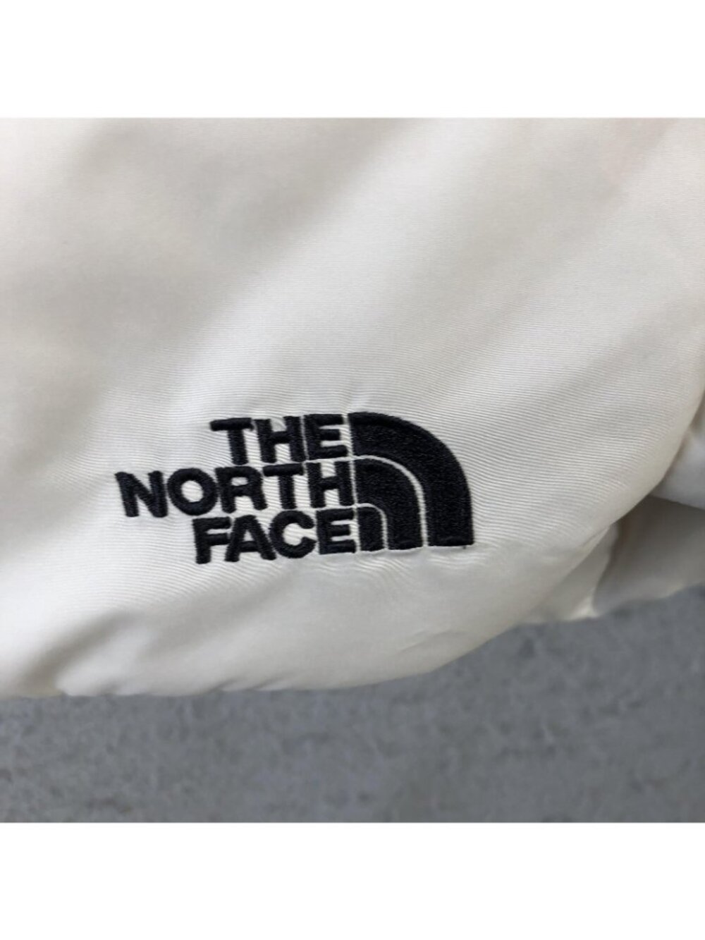 The North Face Vest Womens S White Black Puffer Oracle NetSuite Logo NWT - Picture 8 of 16